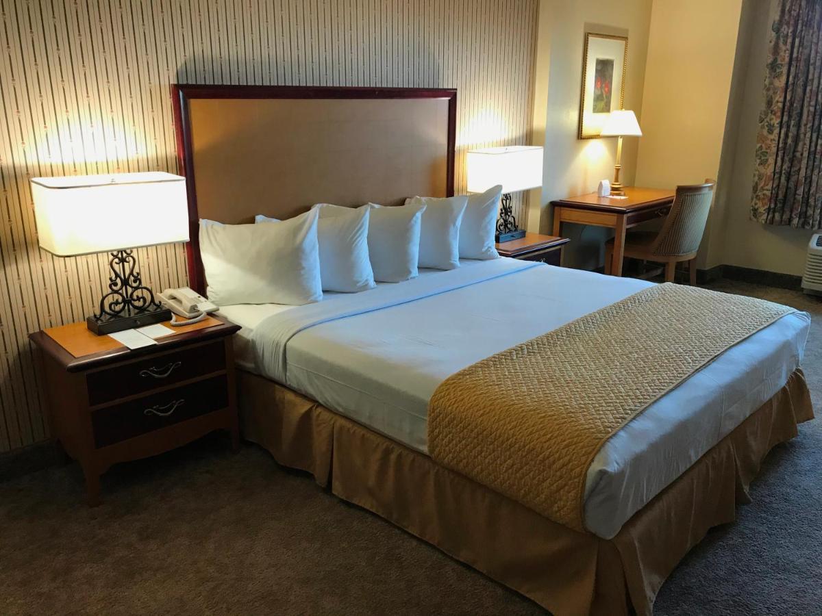 Ramada By Wyndham Terrible'S Hotel & Casino Jean Kültér fotó