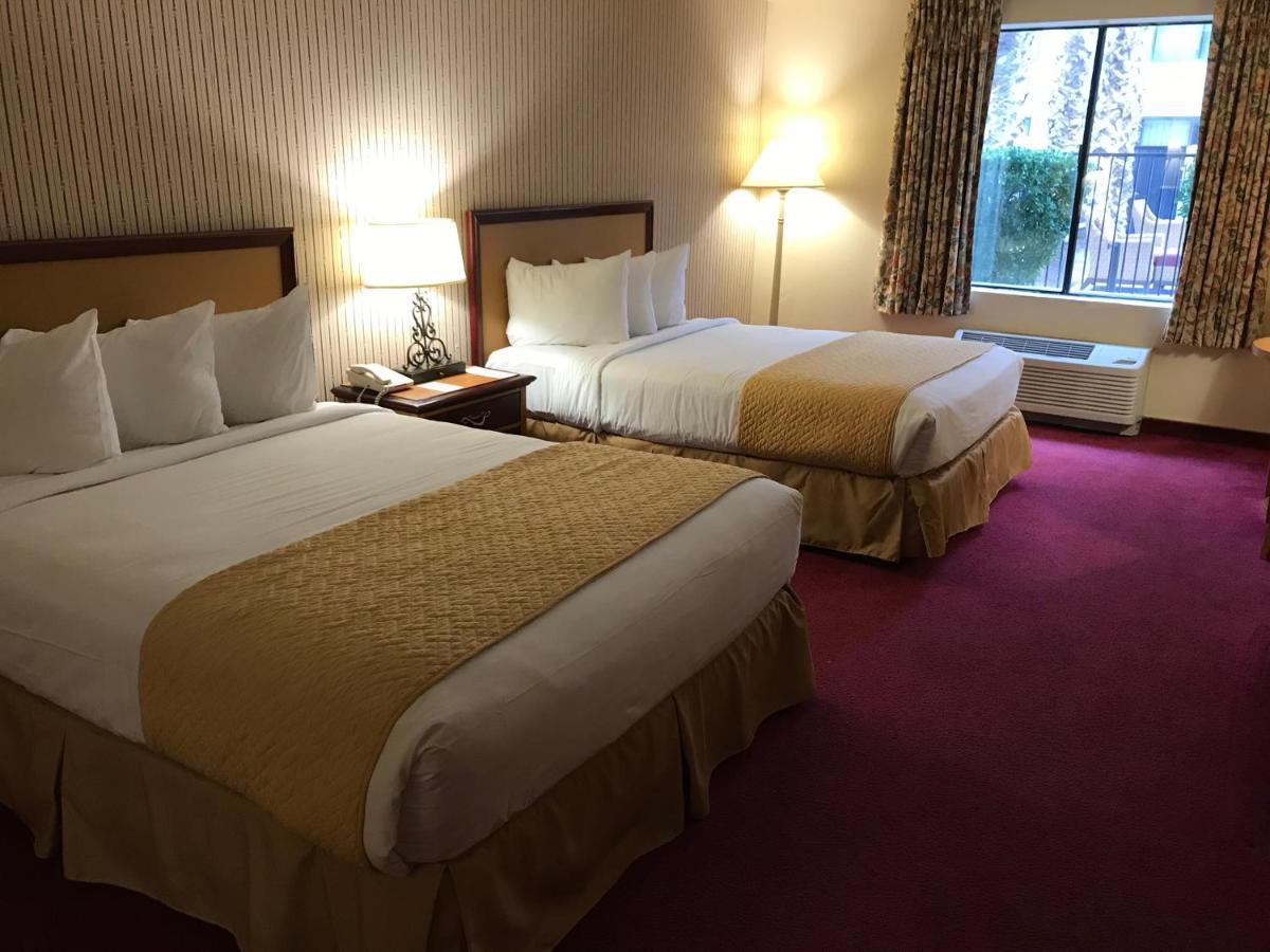 Ramada By Wyndham Terrible'S Hotel & Casino Jean Kültér fotó