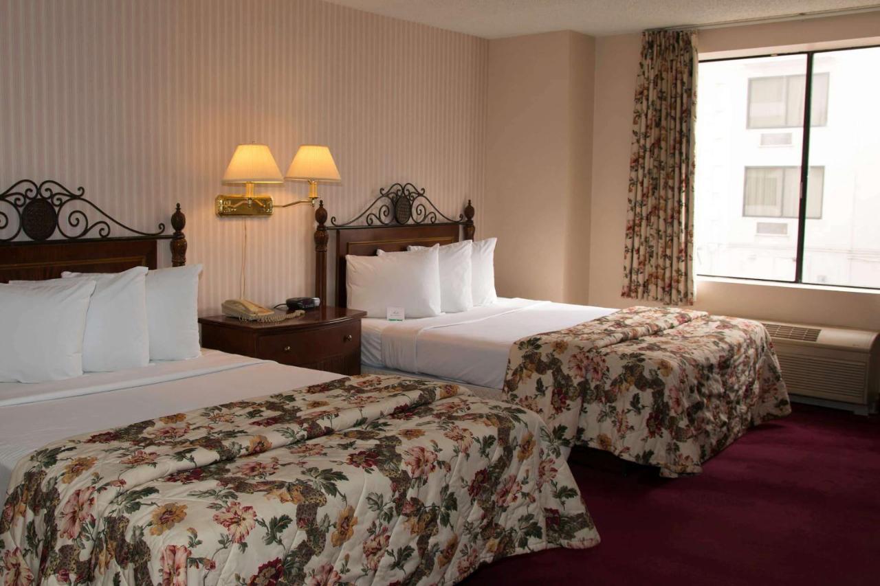 Ramada By Wyndham Terrible'S Hotel & Casino Jean Kültér fotó